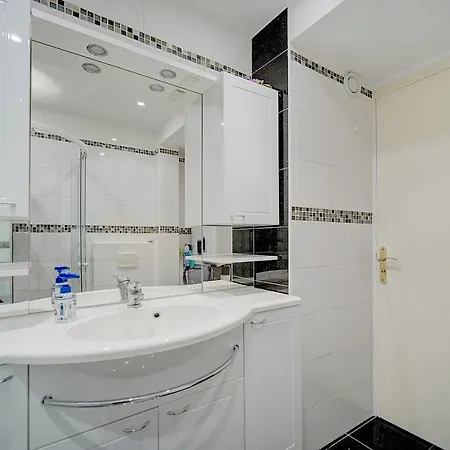 Apartment Studio Palais Rouaze 1 Mn Plage Croisette A0B176 Cannes